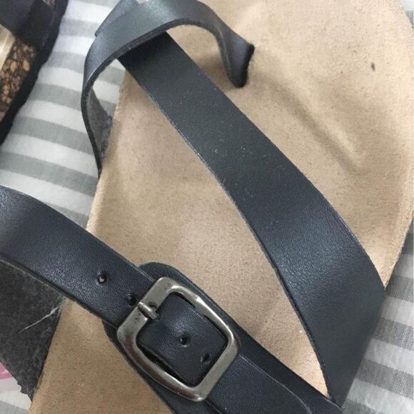 BOBBIE BROOKS | brand new black faux leather sandals - Picture 3 of 5